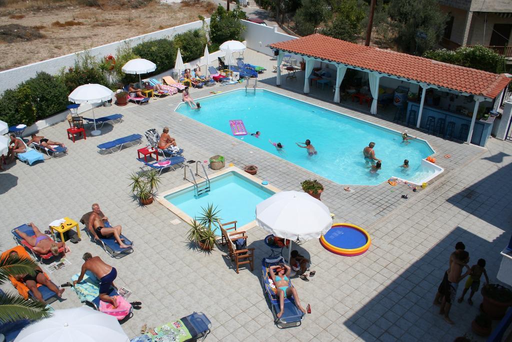 Helios Hotel Agia Marina  Extérieur photo