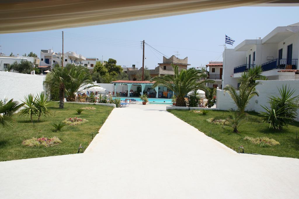 Helios Hotel Agia Marina  Extérieur photo