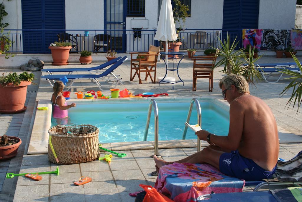 Helios Hotel Agia Marina  Extérieur photo